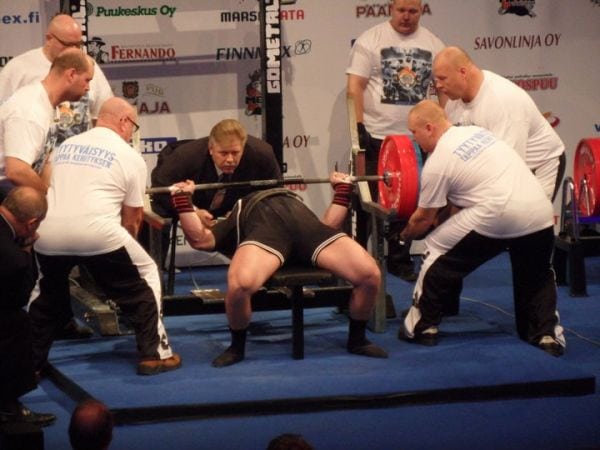 paul_newell_bench_press_-_finland_2010